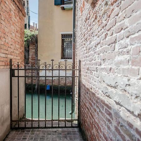Gondola Rosa, Incantevole Vista Sul Canale Venedig Exteriör bild
