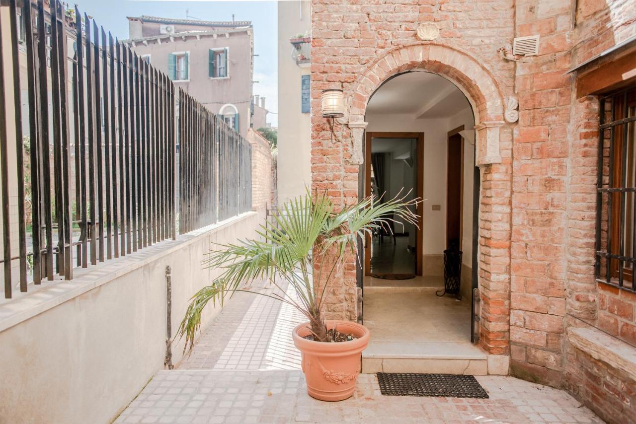 Gondola Rosa, Incantevole Vista Sul Canale Venedig Exteriör bild