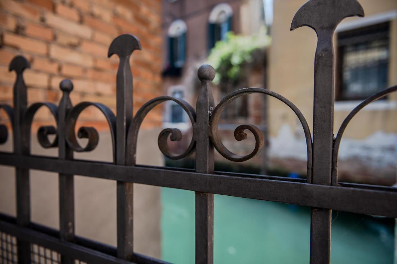 Gondola Rosa, Incantevole Vista Sul Canale Venedig Exteriör bild