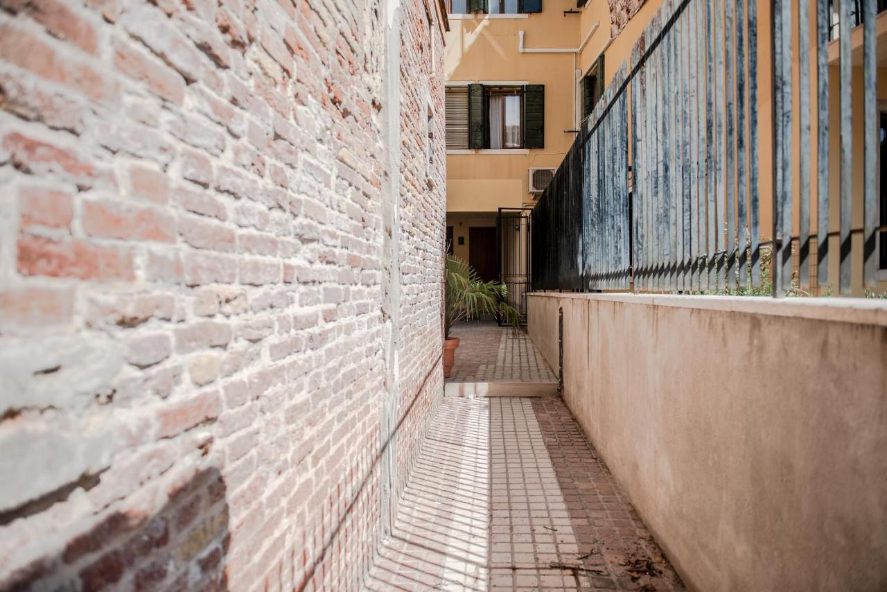 Gondola Rosa, Incantevole Vista Sul Canale Venedig Exteriör bild